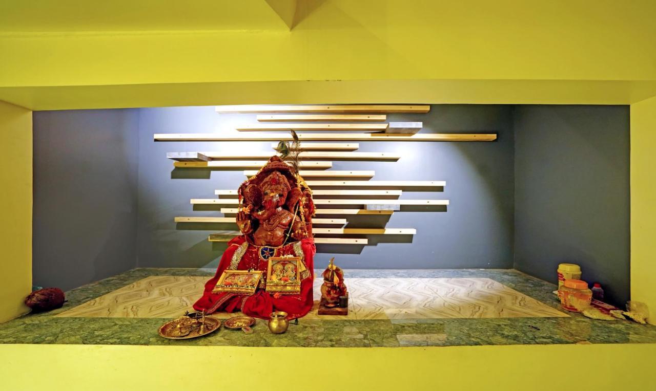 Treebo Golden Nest Hotel Bhubaneswar Exterior photo