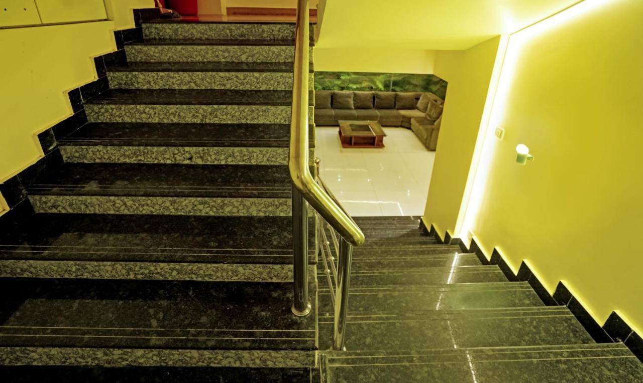 Treebo Golden Nest Hotel Bhubaneswar Exterior photo