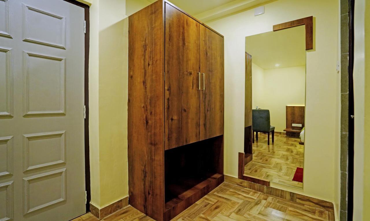 Treebo Golden Nest Hotel Bhubaneswar Exterior photo
