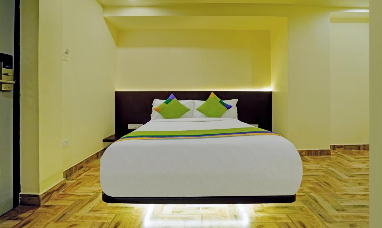 Treebo Golden Nest Hotel Bhubaneswar Exterior photo