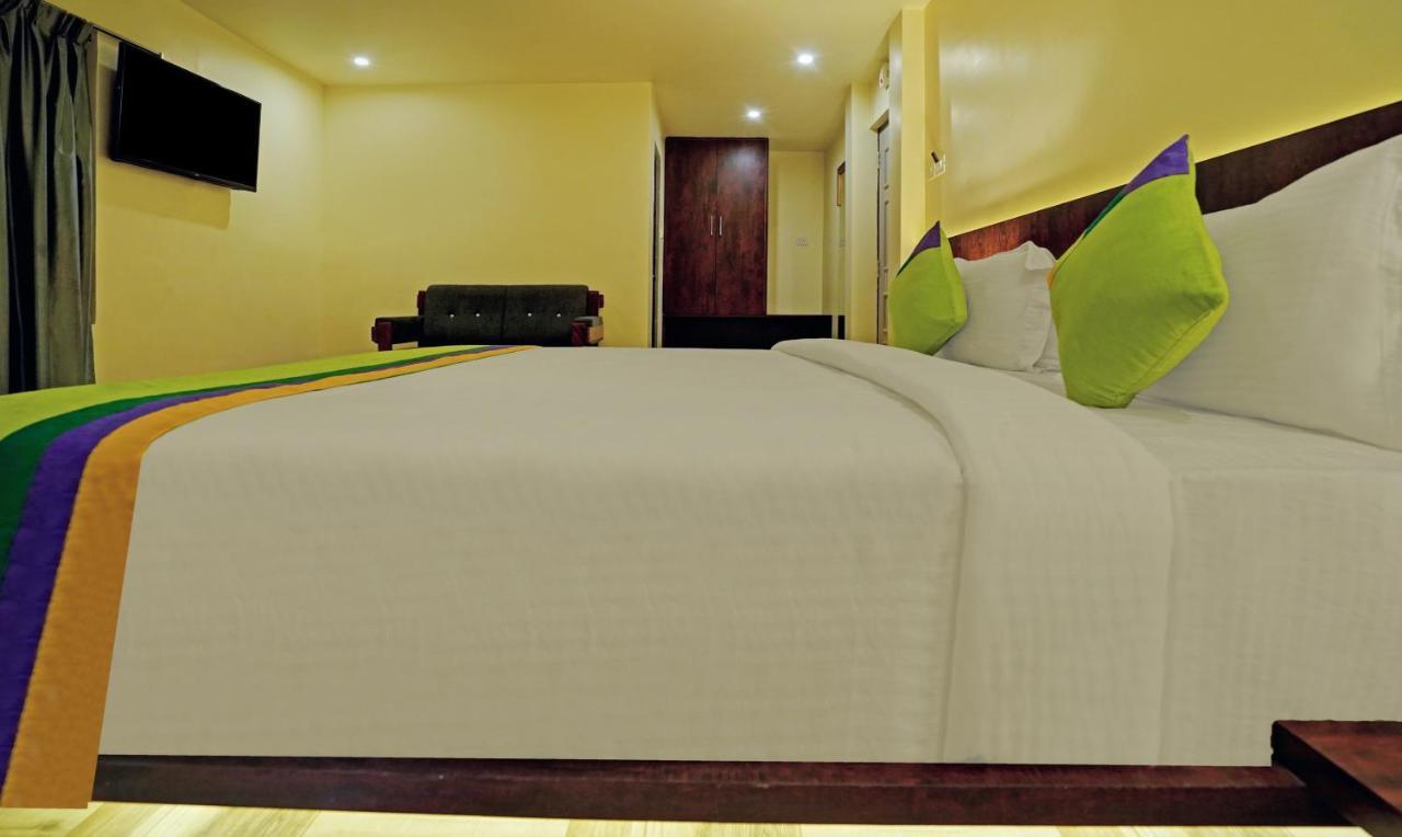 Treebo Golden Nest Hotel Bhubaneswar Exterior photo