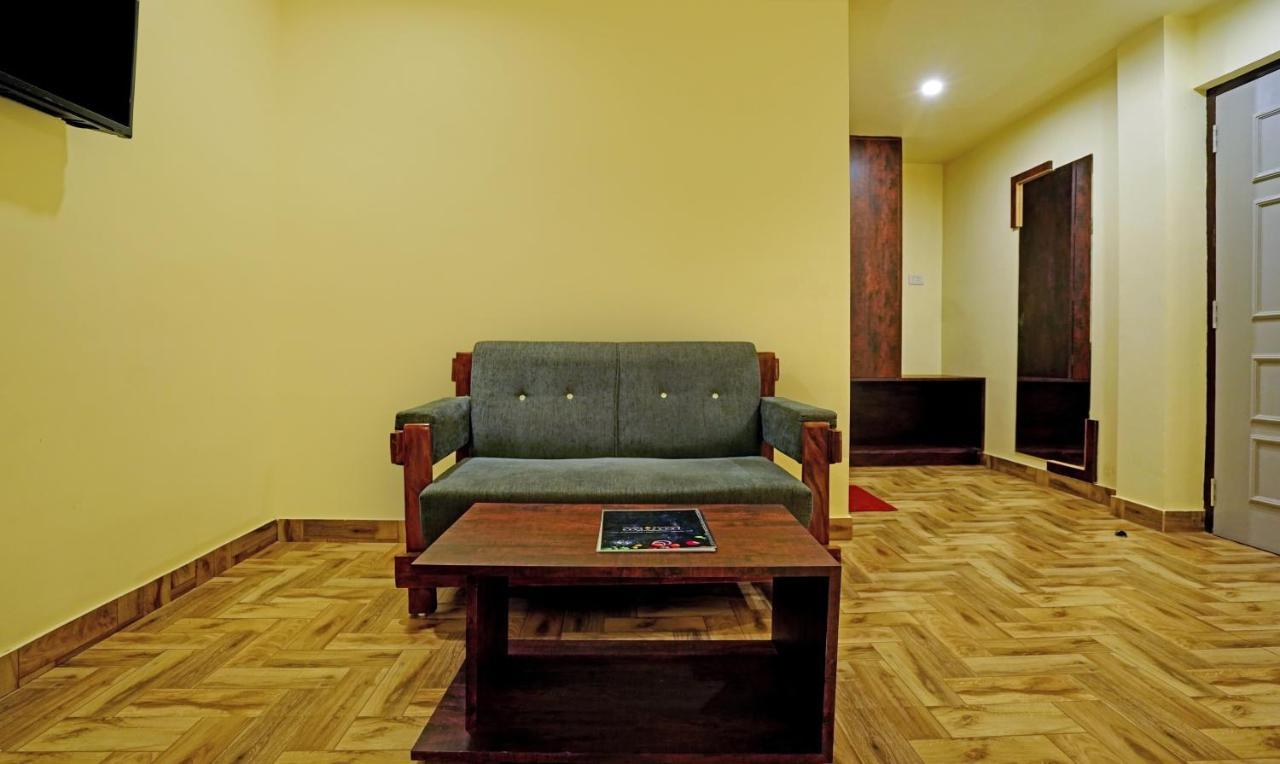 Treebo Golden Nest Hotel Bhubaneswar Exterior photo